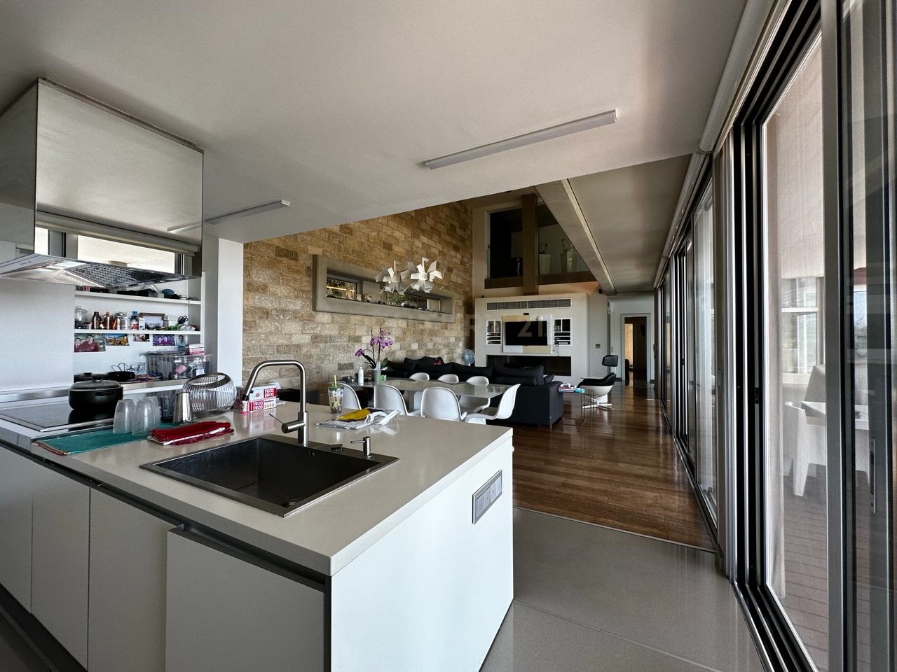 5 bedrooms Villa in Limassol, Cyprus No. 27645