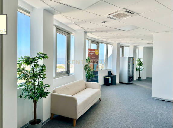 600m2 Oficina en Paphos, Chipre No. 53682