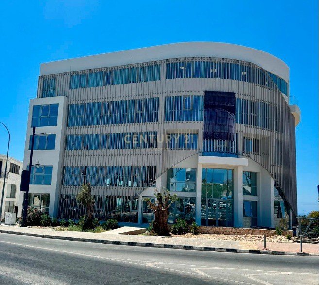600m2 Oficina en Paphos, Chipre No. 53682