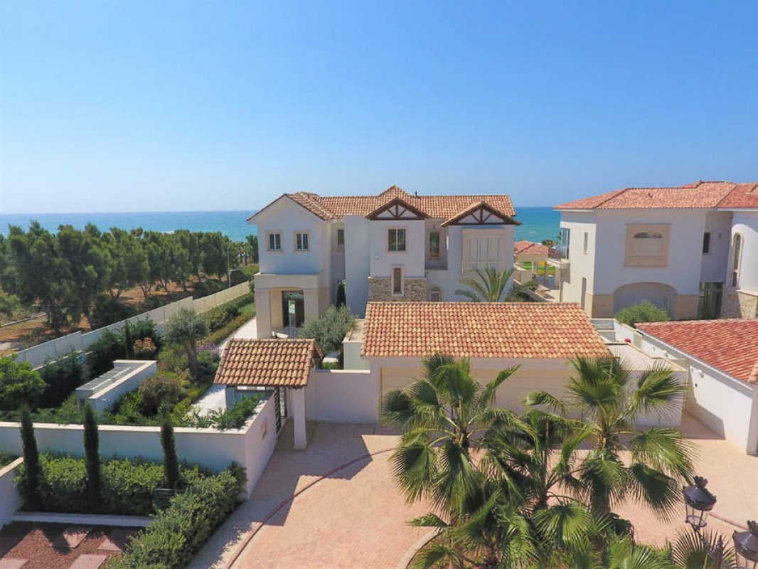 6 bedrooms Villa in Larnaca, Larnaka, Cyprus No. 38238