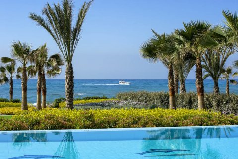 6 bedrooms Villa in Larnaca, Larnaka, Cyprus No. 38237