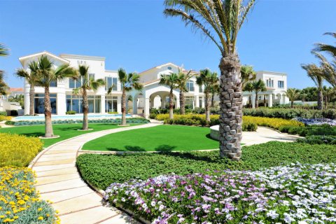 6 bedrooms Villa in Larnaca, Larnaka, Cyprus No. 38240