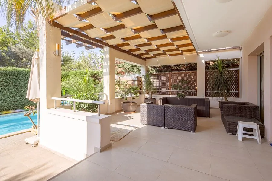 3 bedrooms Villa in Agios Tychonas, Limassol, Cyprus No. 24088