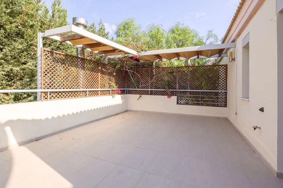 3 bedrooms Villa in Agios Tychonas, Limassol, Cyprus No. 24088
