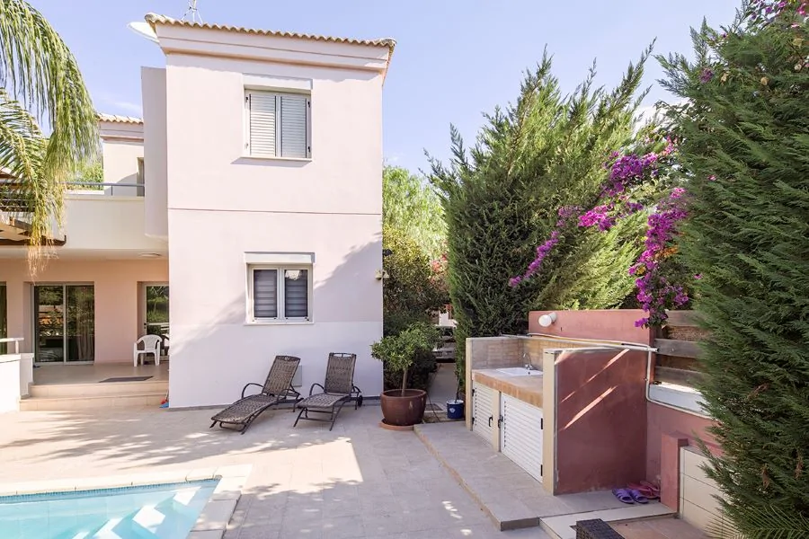3 bedrooms Villa in Agios Tychonas, Limassol, Cyprus No. 24088