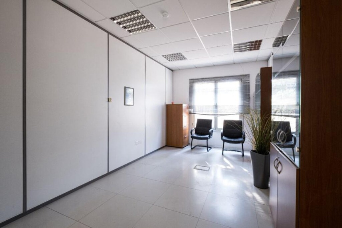 2675m2 Local comercial en Nicosia, Chipre No. 37983