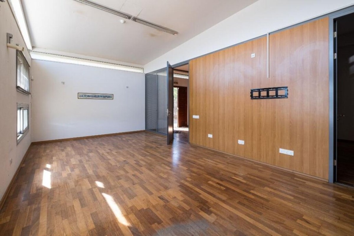 2675m2 Local comercial en Nicosia, Chipre No. 37983