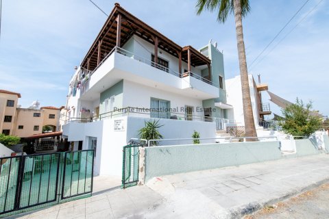 6 bedrooms Commercial property in Episkopi, Limassol, Cyprus No. 35108