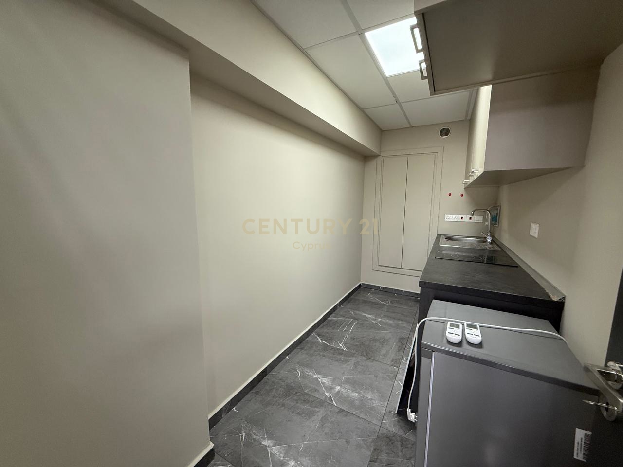 370m2 Bureau à Zakaki, Limassol, Chypre No. 55834