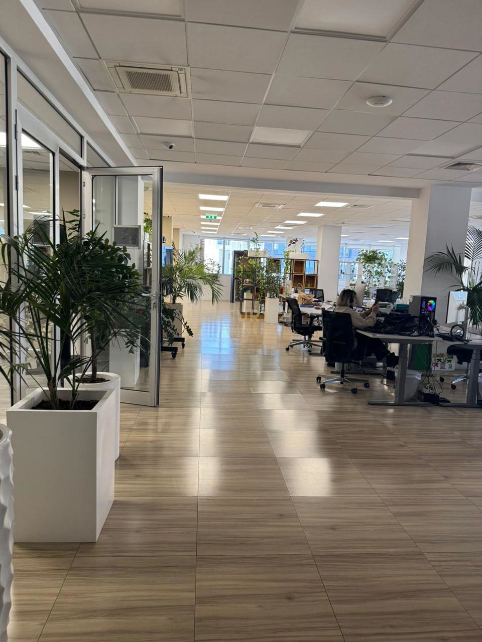 950m2 Bureau à Agios Athanasios, Limassol, Chypre No. 55600