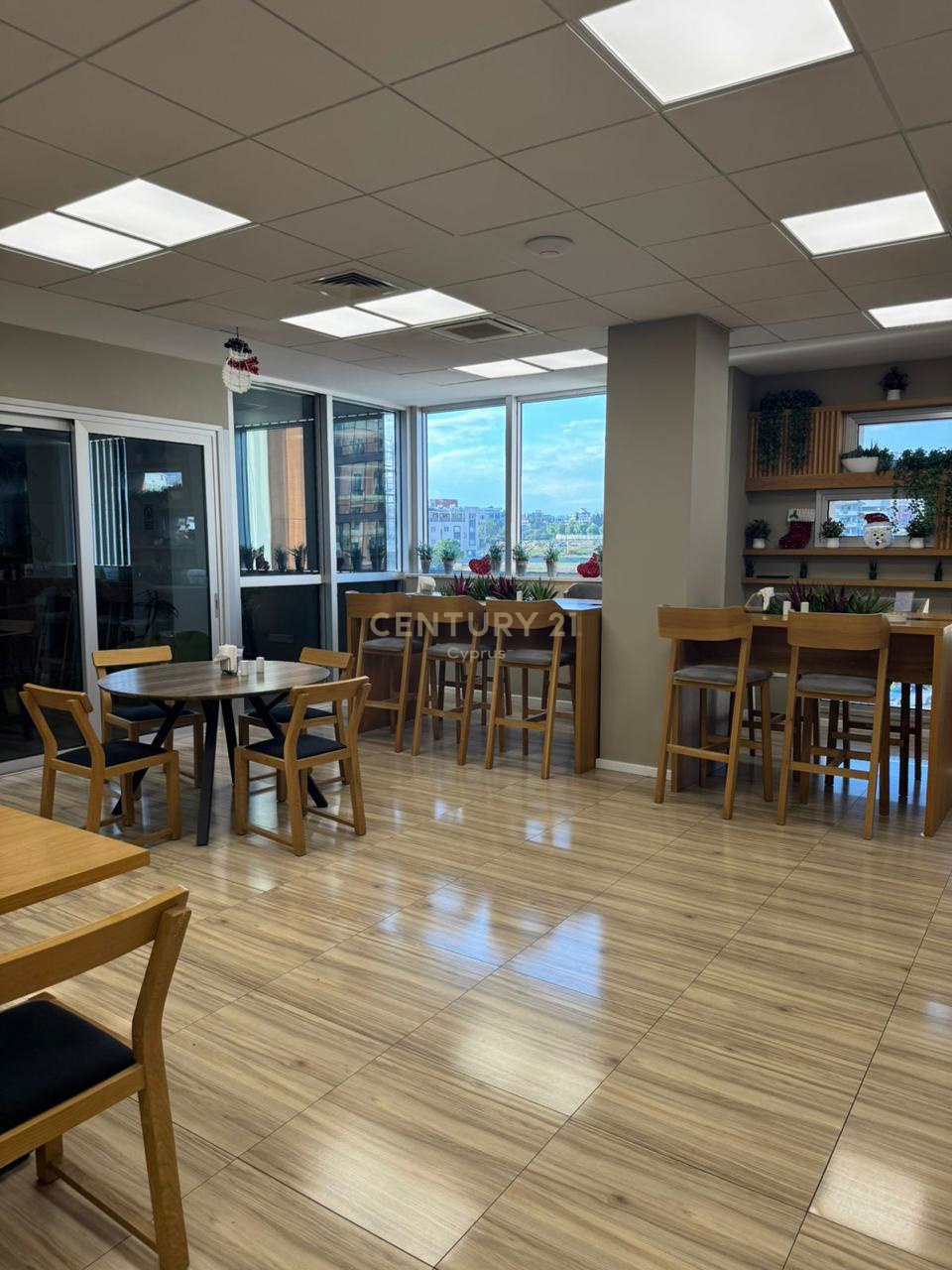 950m2 Bureau à Agios Athanasios, Limassol, Chypre No. 55600