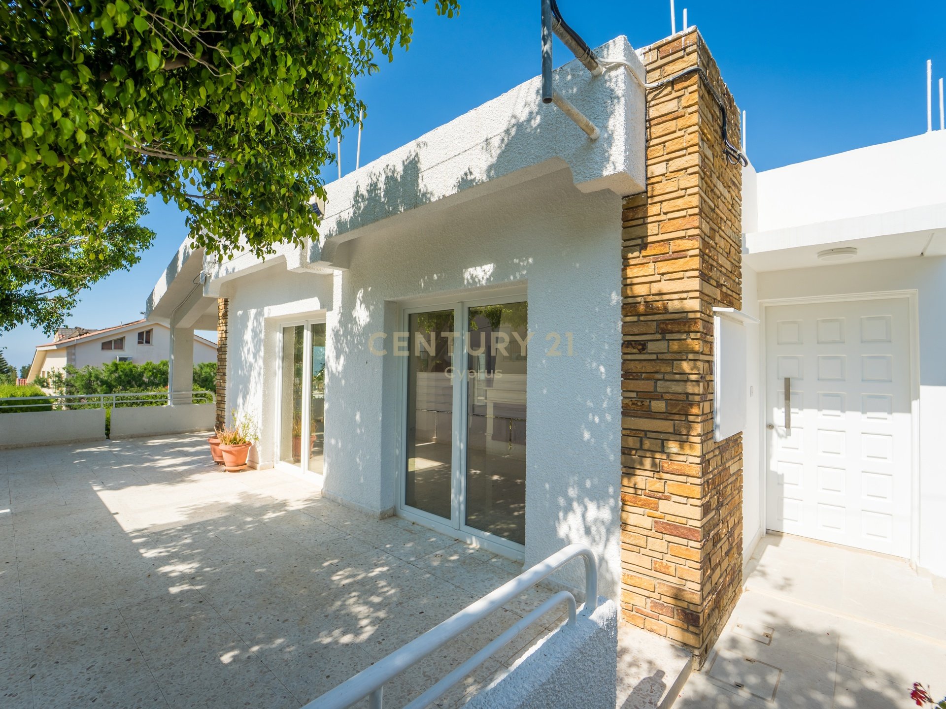 4 bedrooms Villa in Limassol, Cyprus No. 57142