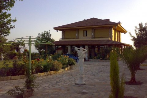 5 bedrooms Villa in Limassol, Cyprus No. 38379