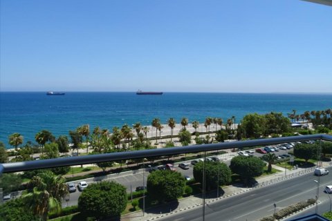 4 bedrooms Apartment in Nicosia, Cyprus No. 38382