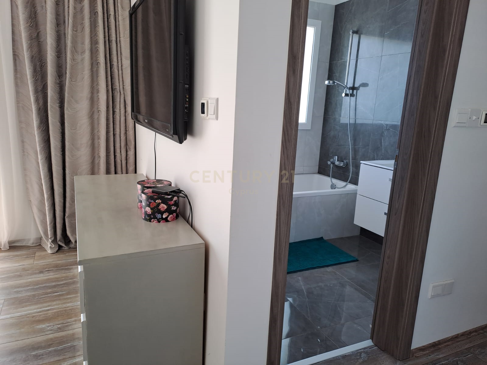 4 bedrooms Apartment in Agios Tychonas, Limassol, Cyprus No. 31816