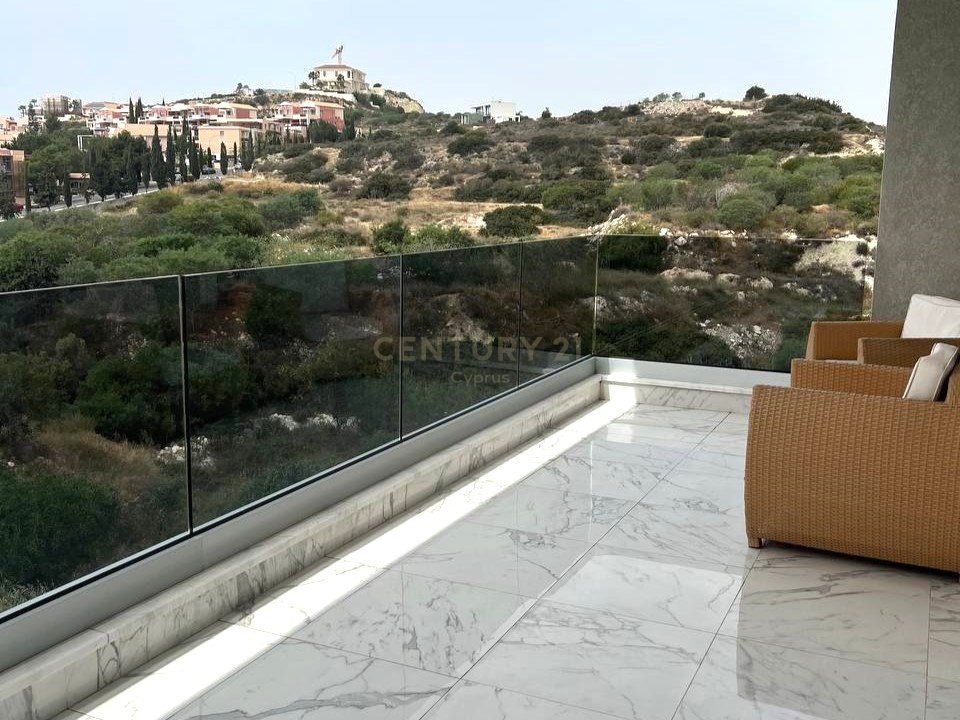 4 bedrooms Apartment in Agios Tychonas, Limassol, Cyprus No. 31816