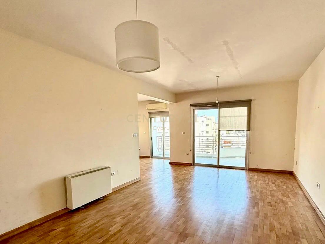 3 bedrooms Apartment in Limassol, Cyprus No. 55247