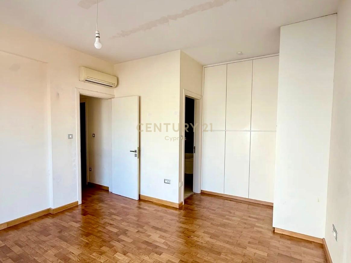 3 bedrooms Apartment in Limassol, Cyprus No. 55247