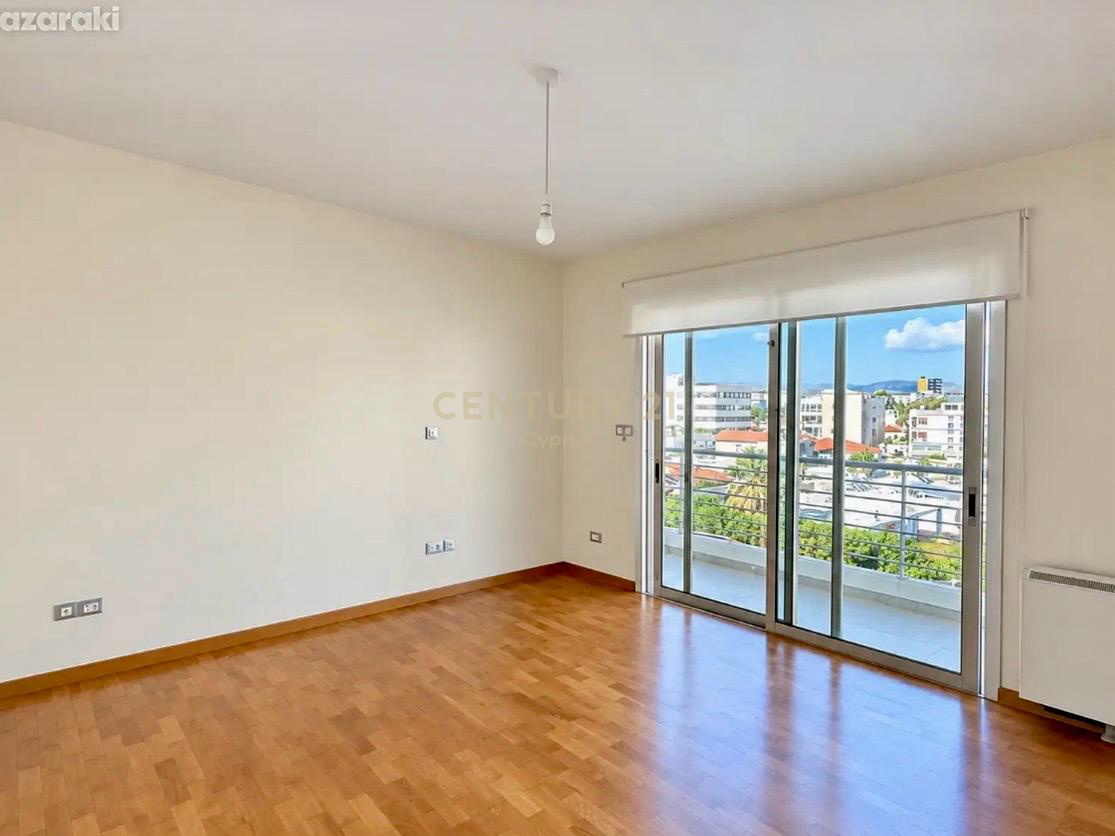 3 bedrooms Apartment in Limassol, Cyprus No. 55247