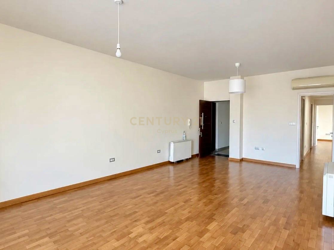3 bedrooms Apartment in Limassol, Cyprus No. 55247