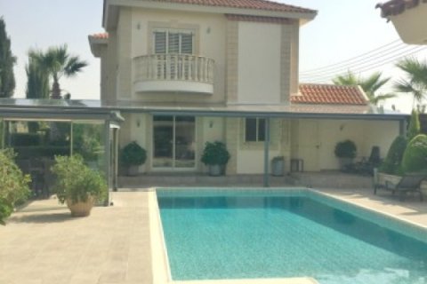 2 bedrooms Villa in Limassol, Cyprus No. 38362