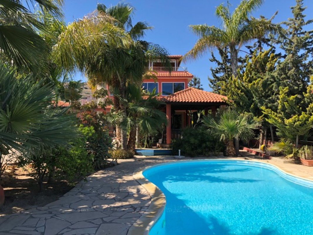 4 bedrooms Villa in Limassol, Cyprus No. 38352