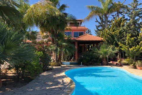 4 bedrooms Villa in Limassol, Cyprus No. 38352