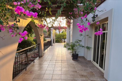 4 bedrooms Villa in Limassol, Cyprus No. 38675