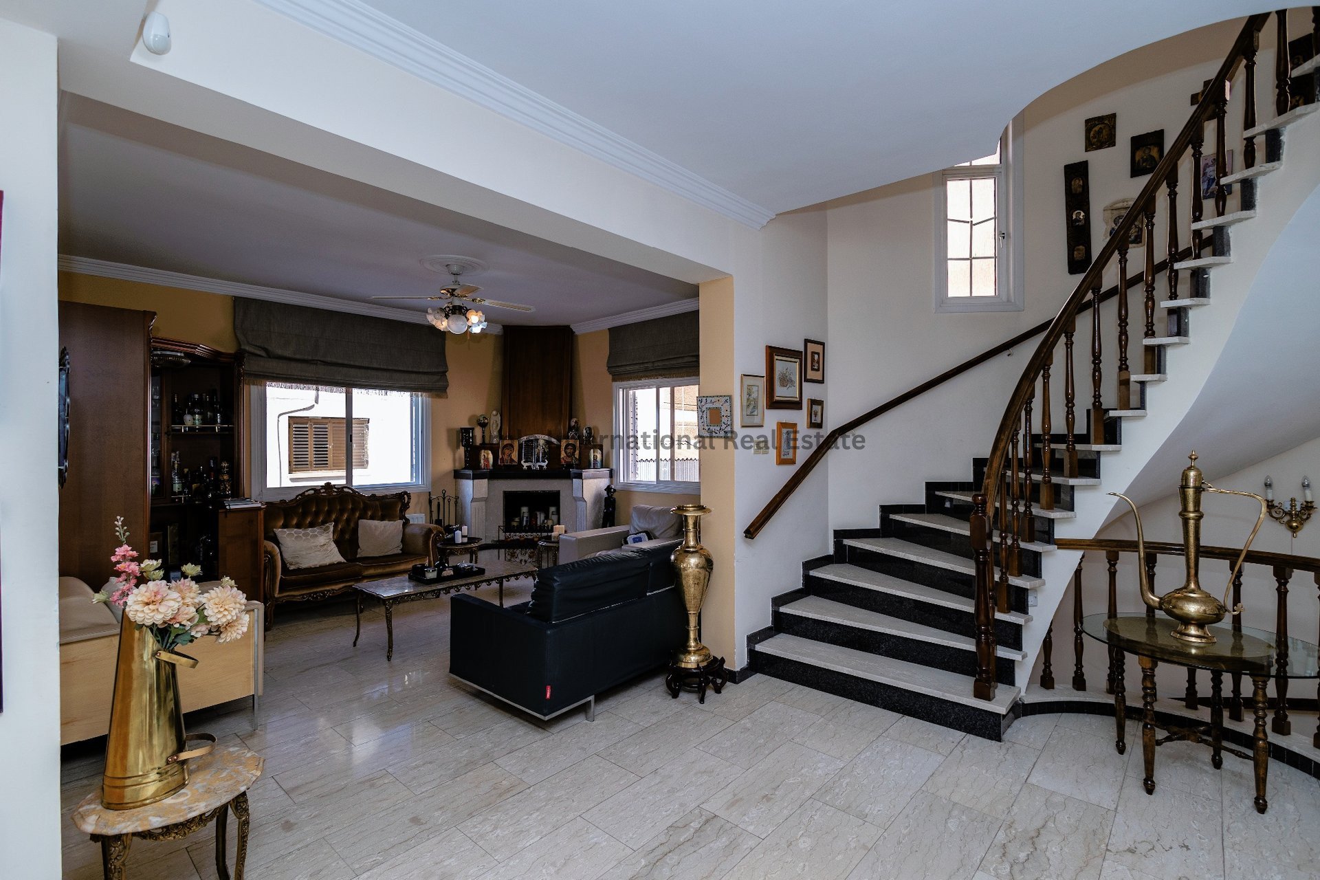 7 bedrooms Villa in Larnaca, Larnaka, Cyprus No. 35058