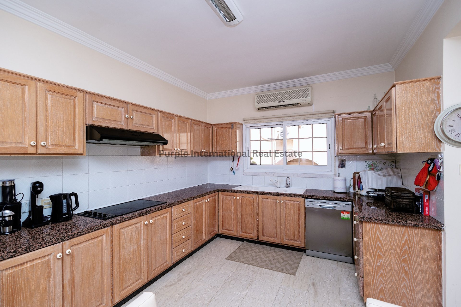 7 bedrooms Villa in Larnaca, Larnaka, Cyprus No. 35058