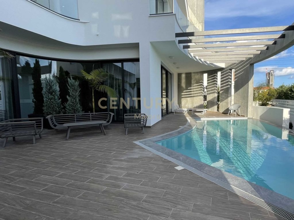 5 bedrooms Villa in Germasogeia, Limassol, Cyprus No. 55723