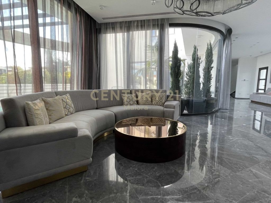 5 bedrooms Villa in Germasogeia, Limassol, Cyprus No. 55723