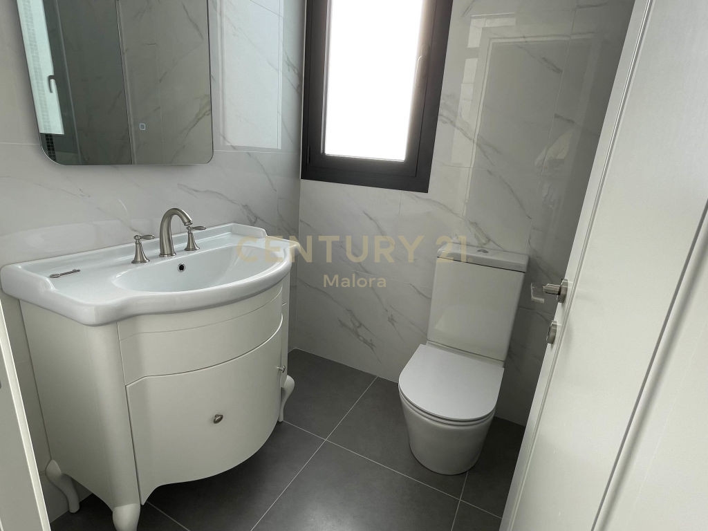 5 bedrooms Villa in Germasogeia, Limassol, Cyprus No. 55723