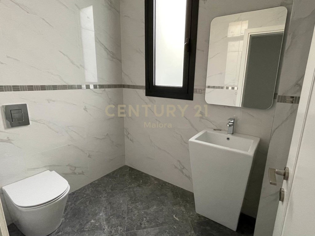 5 bedrooms Villa in Germasogeia, Limassol, Cyprus No. 55723