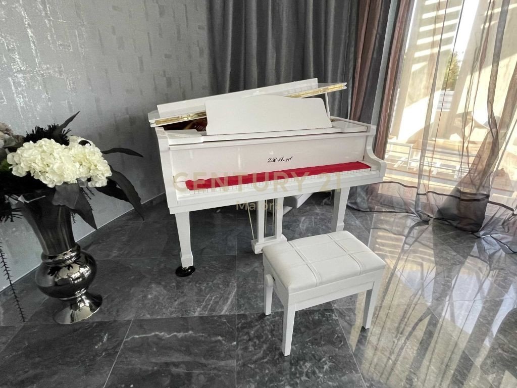 5 bedrooms Villa in Germasogeia, Limassol, Cyprus No. 55723