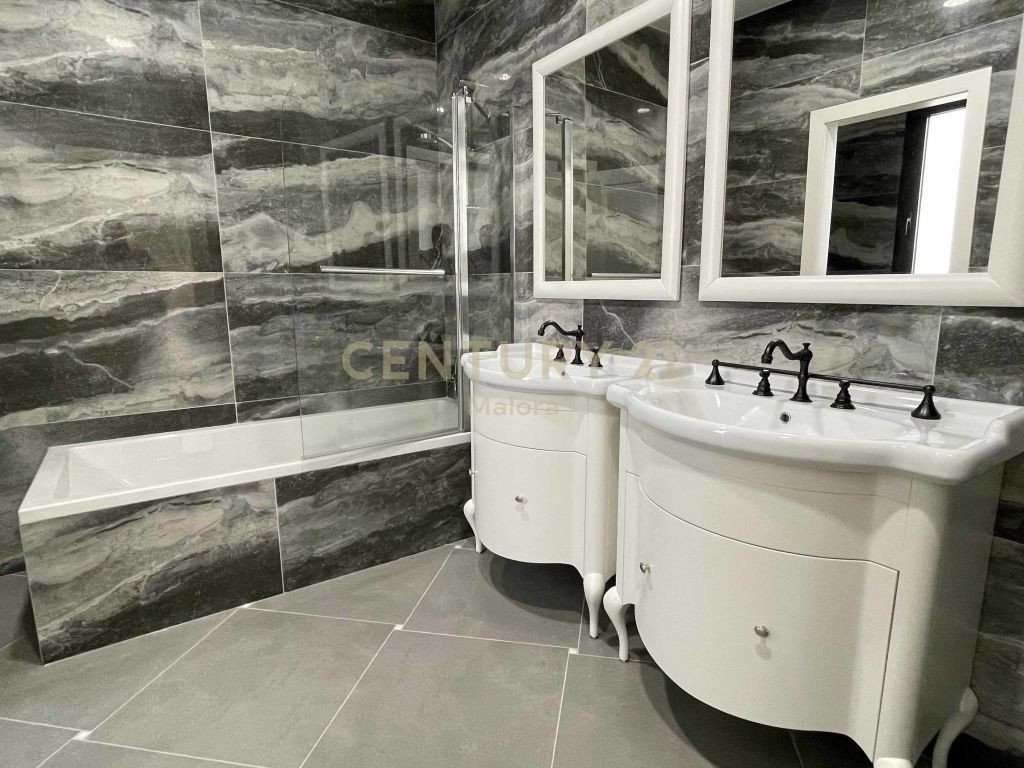 5 bedrooms Villa in Germasogeia, Limassol, Cyprus No. 55723